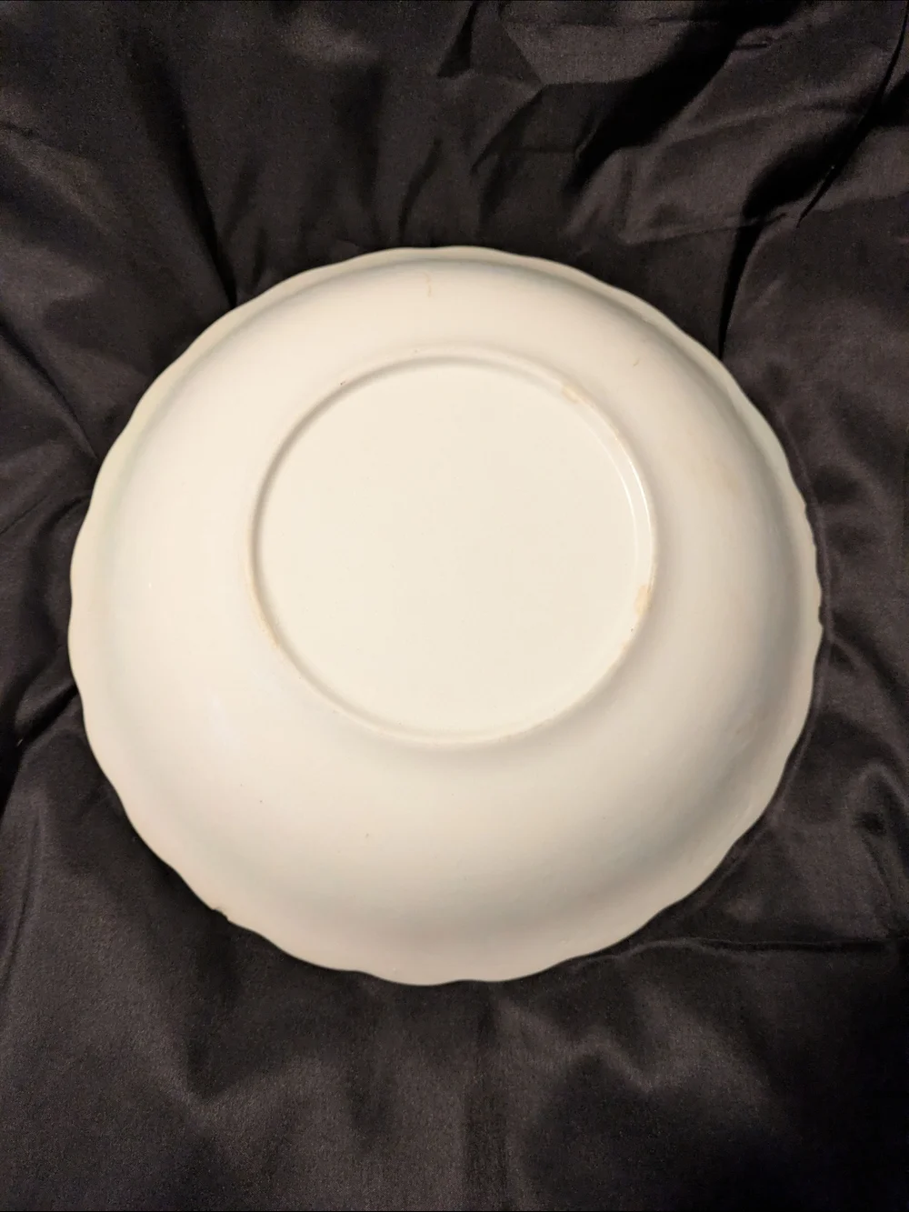 None scalloped ceramic